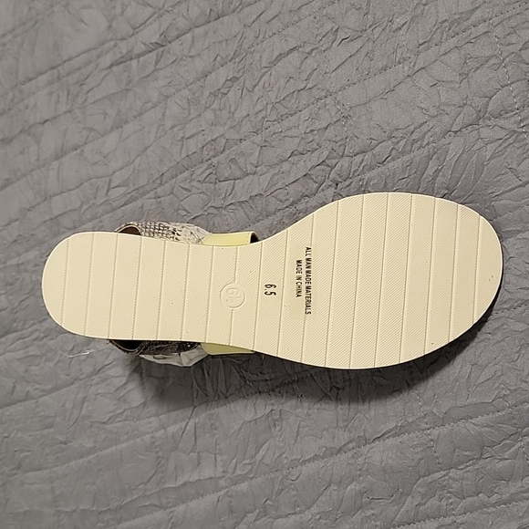 NEW Dolce vita yellow and snake sandals - Picture 4 of 4